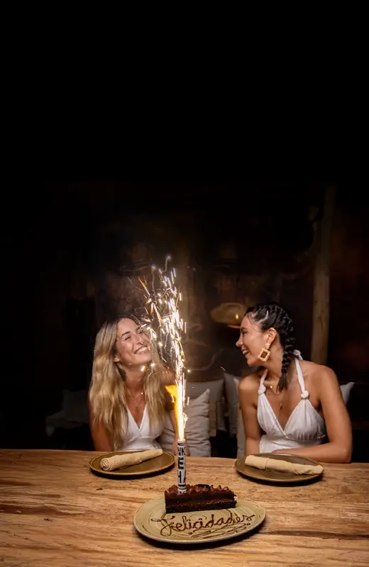 celebración de cumpleaños en Funky Geisha Cancún